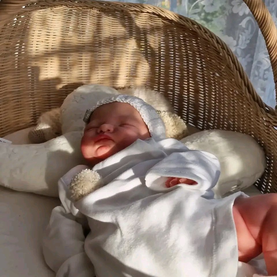 Baby Twinnie 17" Little Infant Girl in Wonderful Dreamland - Image 7
