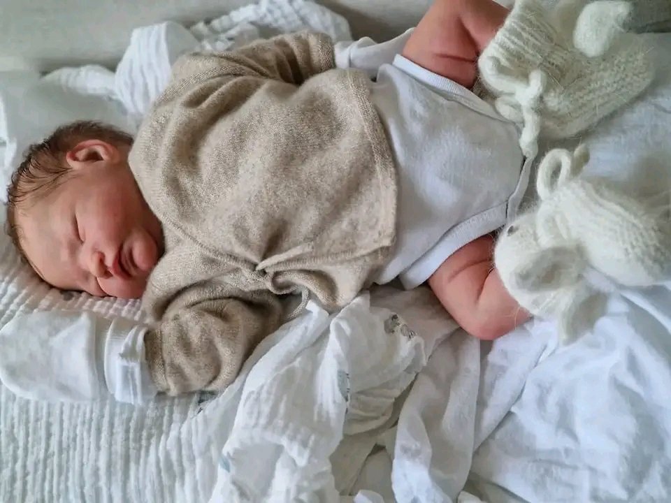 Baby Twinnie 17" Little Infant Girl in Wonderful Dreamland - Image 3